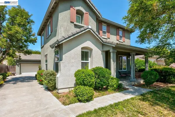 53 Puffin Cir, Oakley, CA 94561