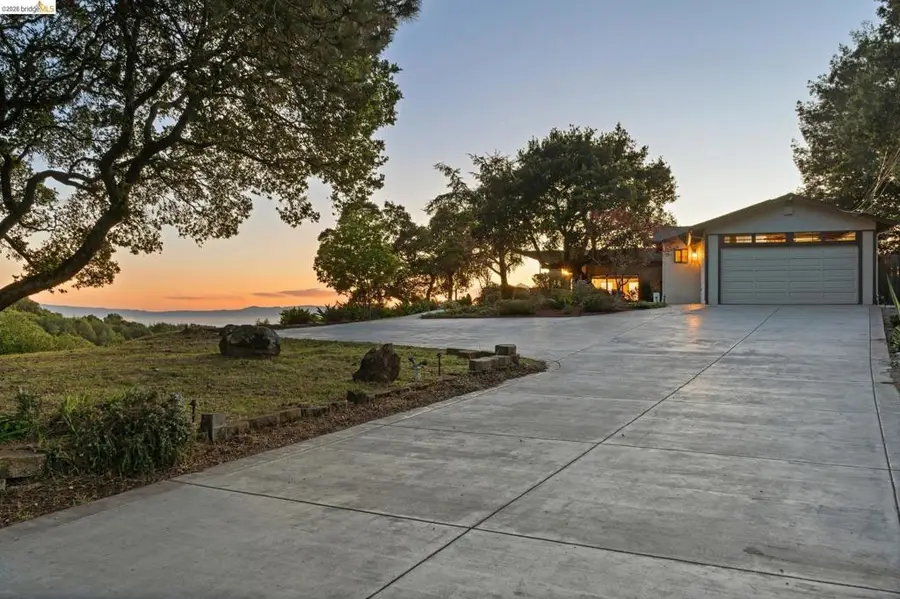 11448 Lochard St, Oakland, CA 94605 - #2