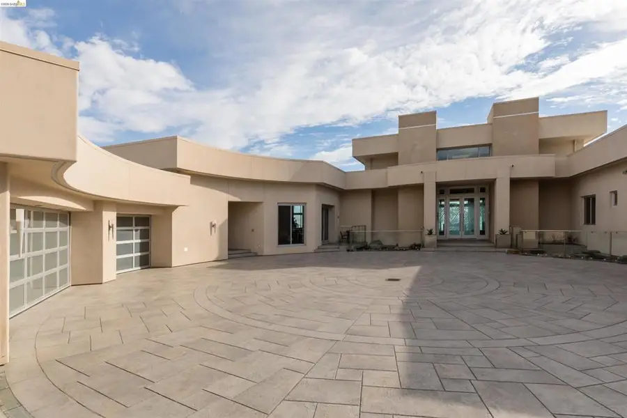 13367 Campus Dr., Oakland, CA 94619 - #3