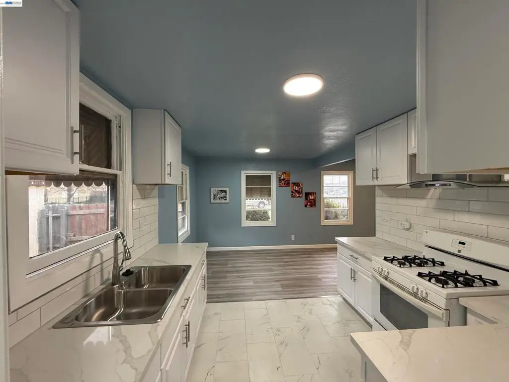 5500 Fruitridge Rd, Sacramento, CA 95820 - #1