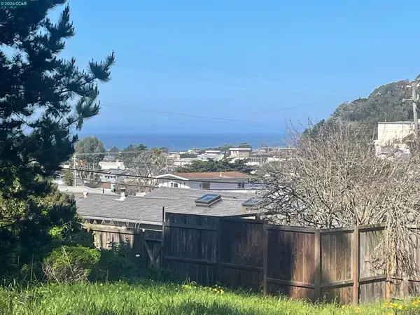 490 Clarendon Rd, Pacifica, CA 94044