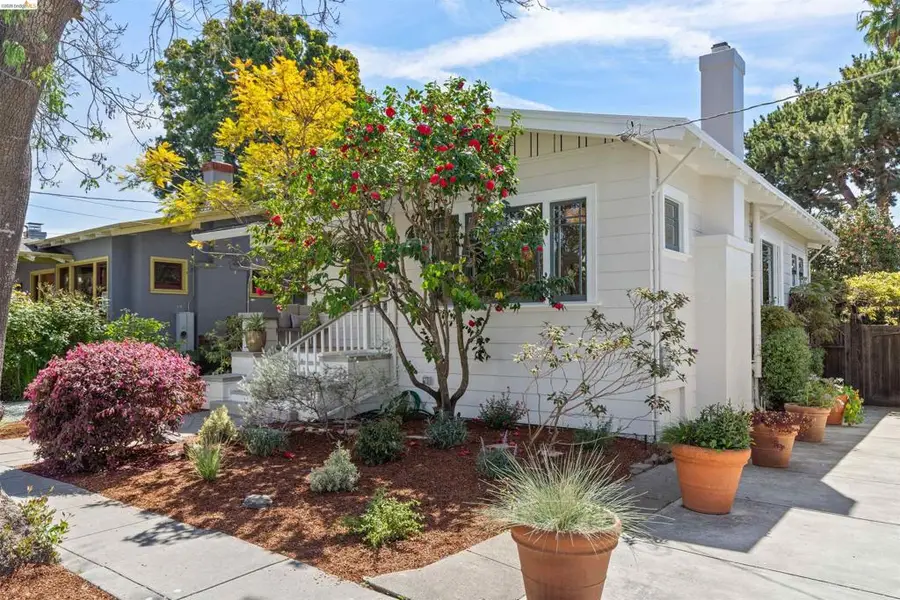 33 Ramona Ave, Oakland, CA 94611 - #3