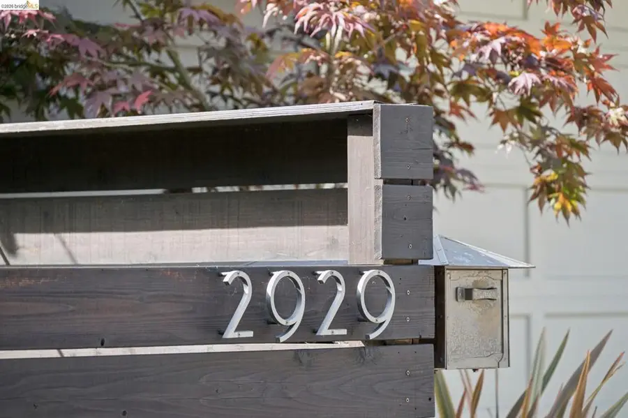 2929 Holyrood Drive, Oakland, CA 94611 - #2