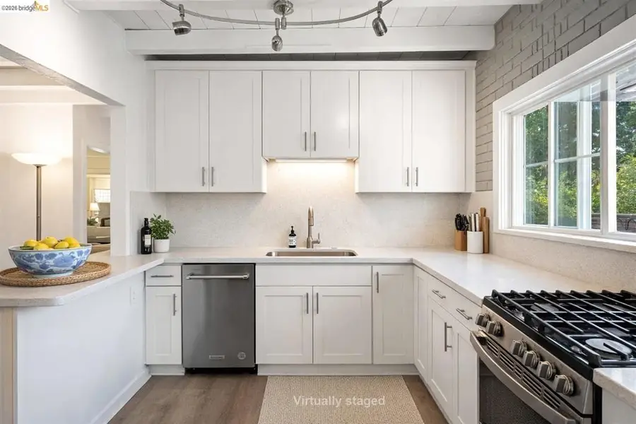 319 N San Pedro Rd, San Rafael, CA 94903 - #3