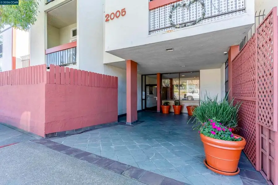 2005 Pleasant Valley Ave #103, Oakland, CA 94611 - #3