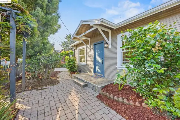 6301 Hillmont Drive, Oakland, CA 94605