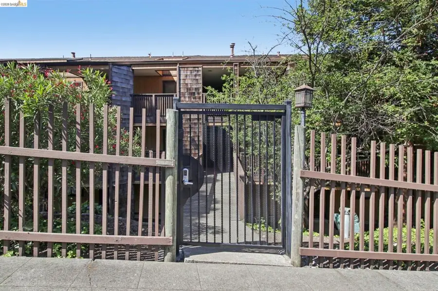 16363 Saratoga St #202E, San Leandro, CA 94578 - #3