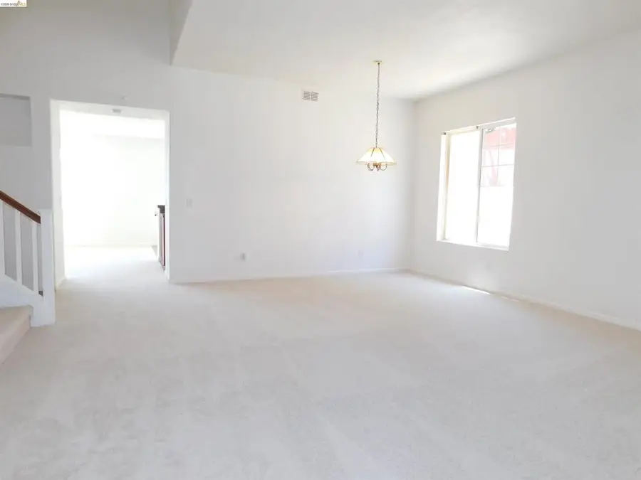 3915 Hummingbird Dr, Antioch, CA 94509 - #2