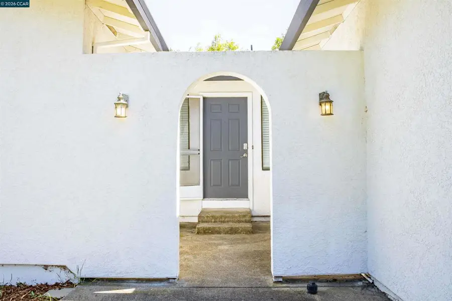 823 Spaniel Dr, Redding, CA 96003 - #2