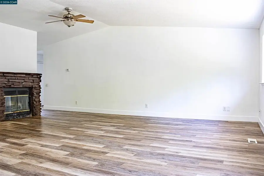 823 Spaniel Dr, Redding, CA 96003 - #3