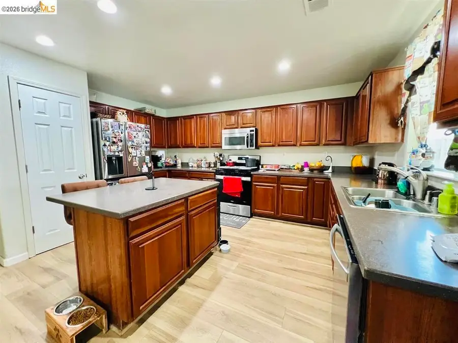 2215 Dune Pl, Stockton, CA 95206 - #3