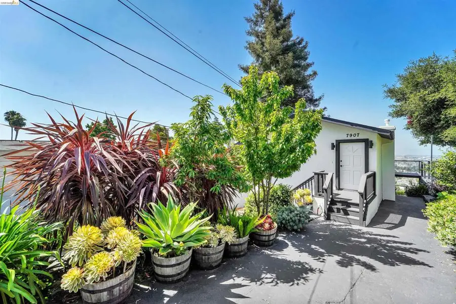7907 Michigan Ave, Oakland, CA 94605 - #2