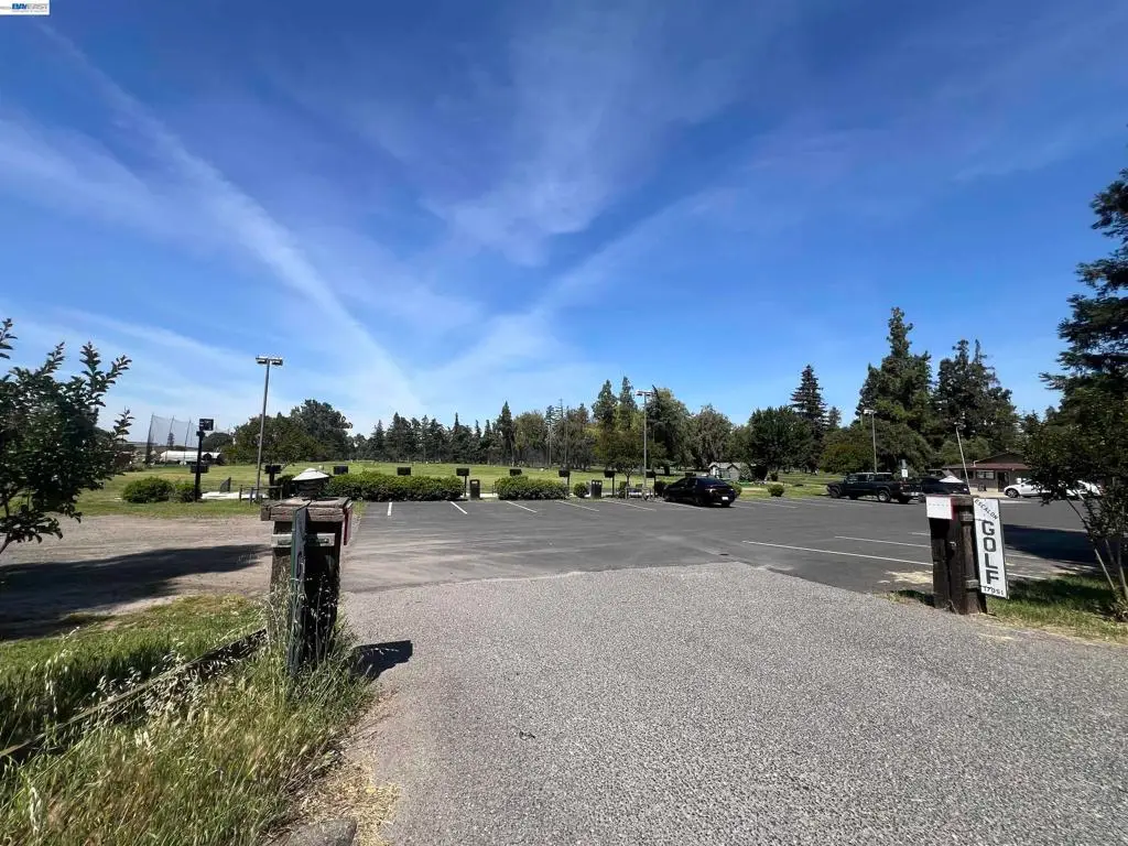 17051 Escalon Bellotta Rd, Escalon, CA 95320 - #1