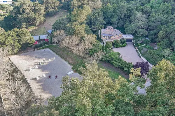 35671 Palomares Rd, Castro Valley, CA 94552