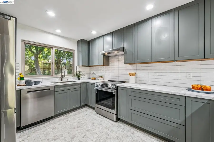 3227 Santa Cruz Ln, Alameda, CA 94502 - #3