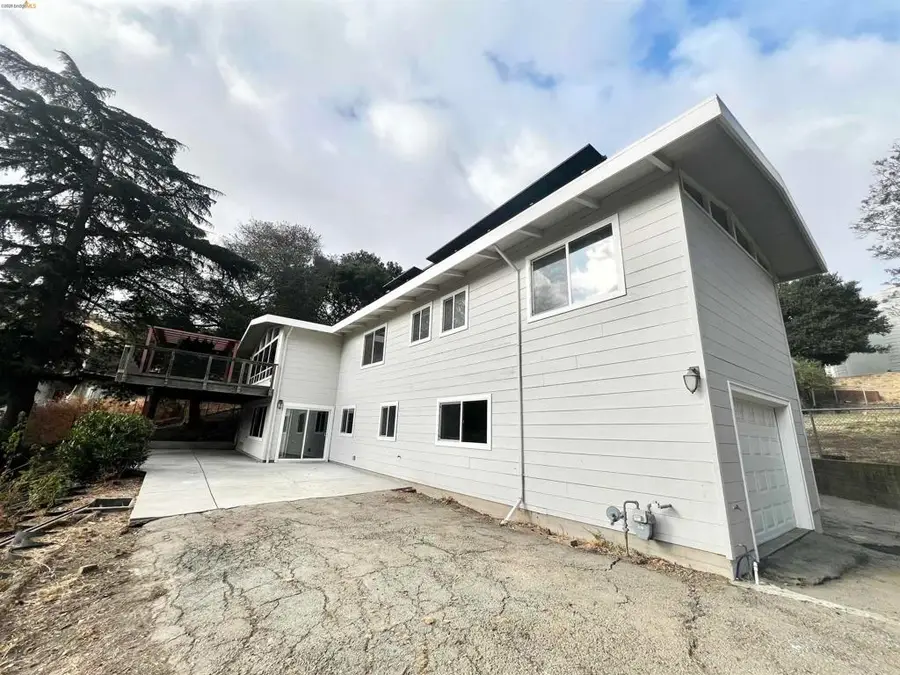 58 Pomona St, Crockett, CA 94525 - #2