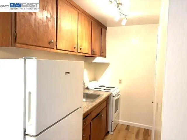 1250 E St, Hayward, CA 94541 - #2