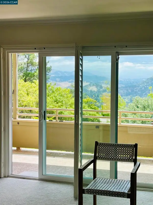 2409 Golden Rain Road #1, Walnut Creek, CA 94595