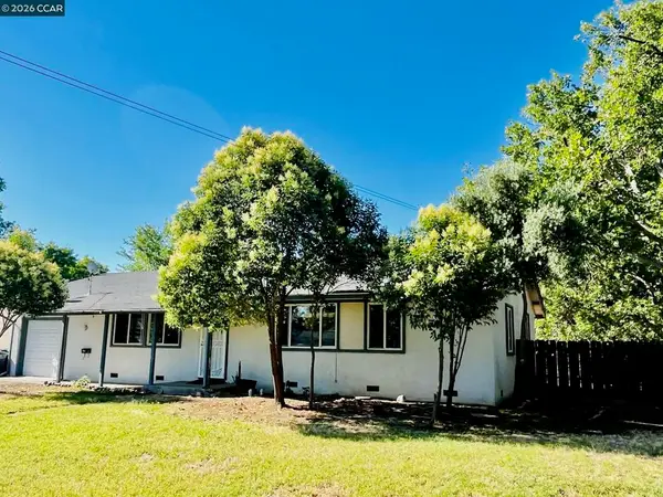 2085 Acwron Dr, Red Bluff, CA 96080