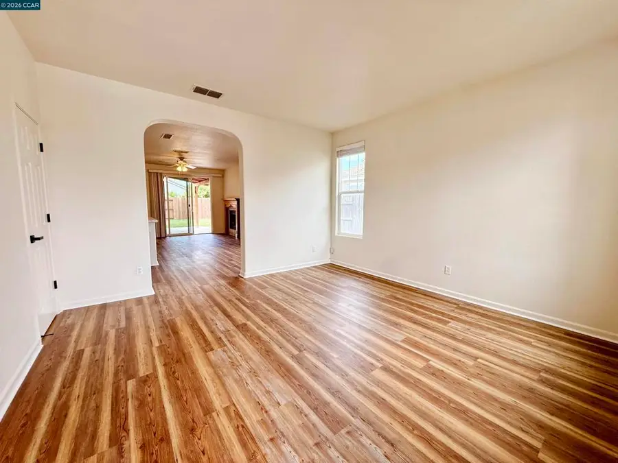 413 Arlingdale Cir, Rio Linda, CA 95673 - #2