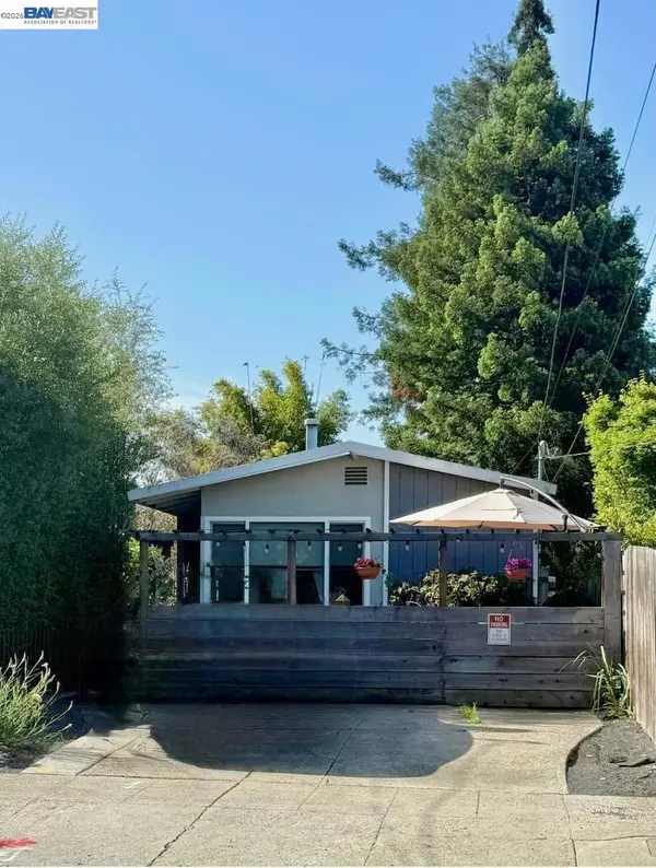 1536 Carleton St, Berkeley, CA 94703