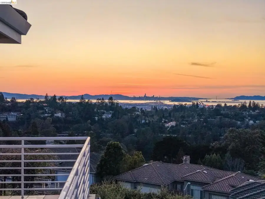6070 Mazuela Dr, Oakland, CA 94611 - #2