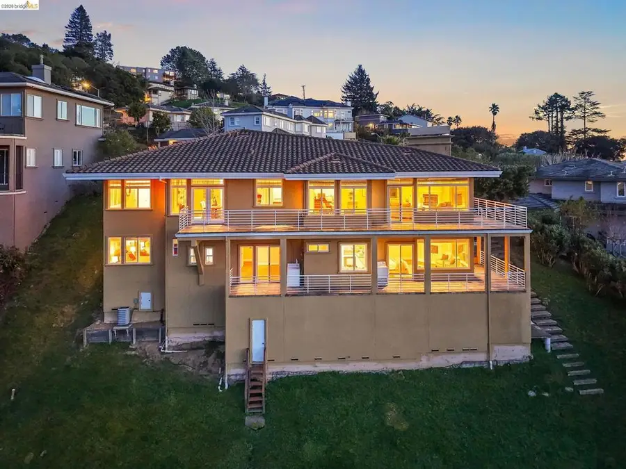 6070 Mazuela Dr, Oakland, CA 94611 - #3