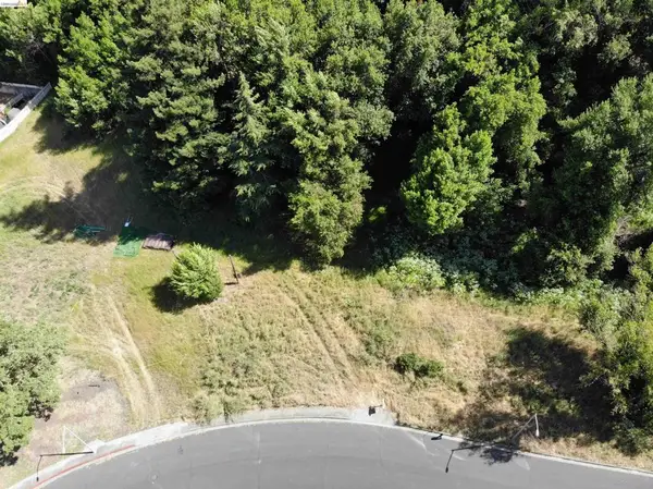 2500 Galbreth Rd, Pinole, CA 94564