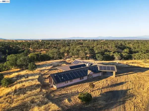 18490 Gas Point Rd, Cottonwood, CA 96022