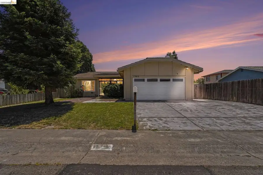 1303 Crane Dr, Suisun City, CA 94585 - #2