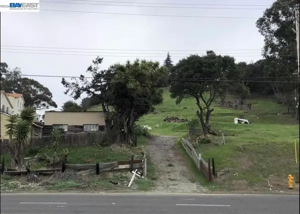 26550 Hayward Blvd, Hayward, CA 94542