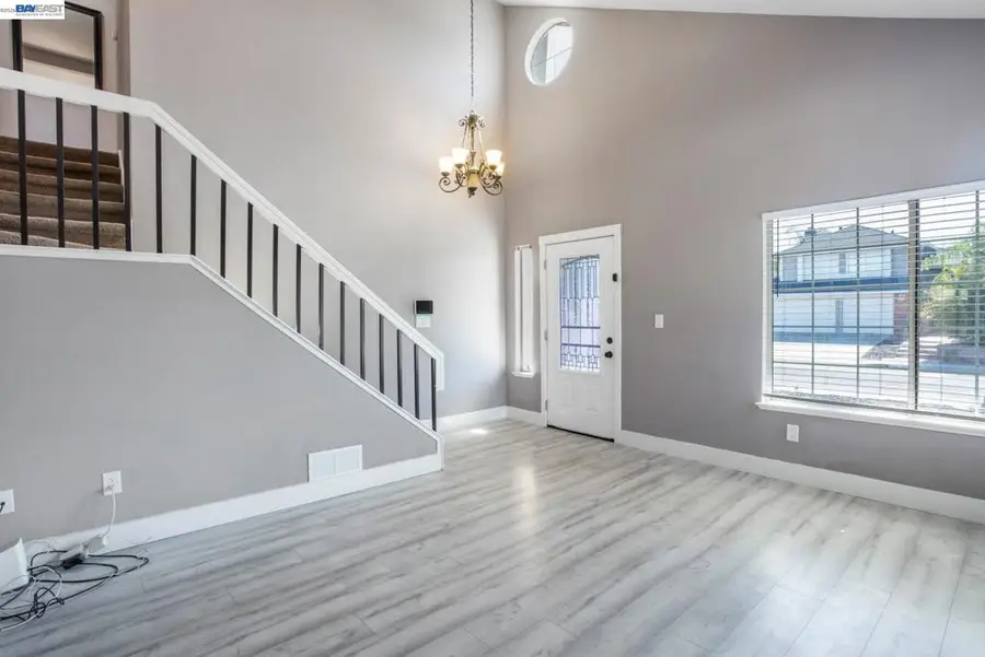 305 Helena Ct., Oakley, CA 94561 - #2