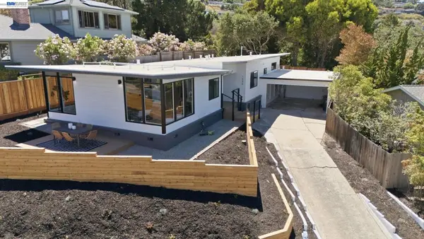 1588 Molitor Rd, Belmont, CA 94002