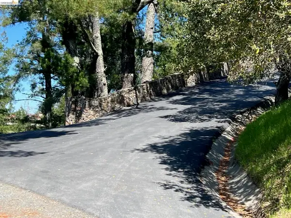 58 Zander Court, Orinda, CA 94563