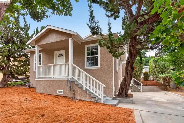 7925 Greenly Dr, Oakland, CA 94605