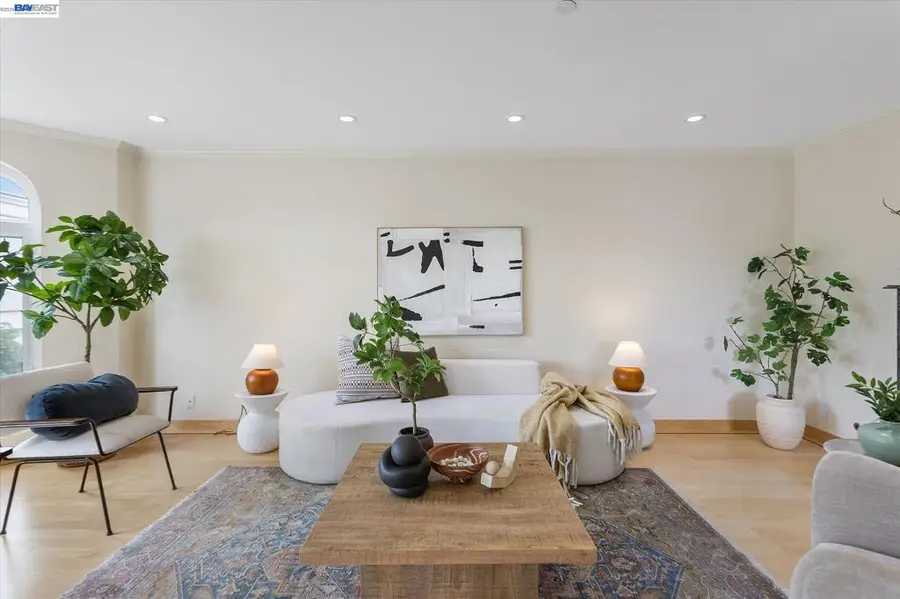 20 Dorado Ter #Penthouse, San Francisco, CA 94112 - #2