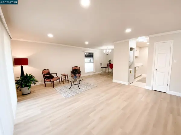 5457 Roundtree Pl #J, Concord, CA 94521
