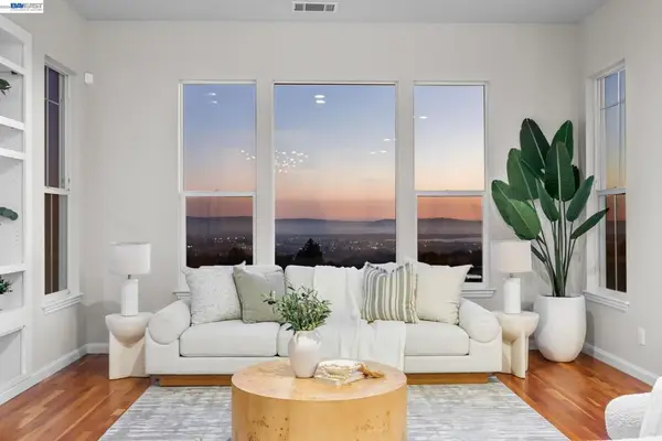 8249 Skyline Cir, Oakland, CA 94605