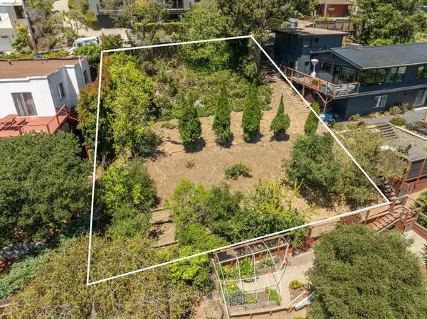 1072 Sterling Ave, Berkeley, CA 94708