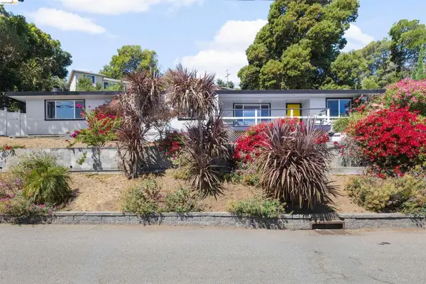 8019 Sterling Dr, Oakland, CA 94605
