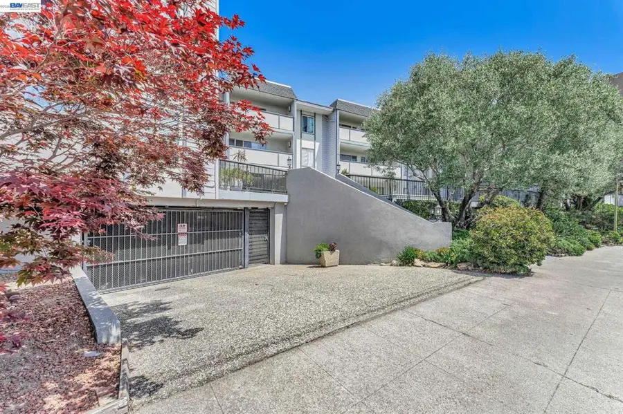 567 Oakland Ave #104, Oakland, CA 94606 - #2