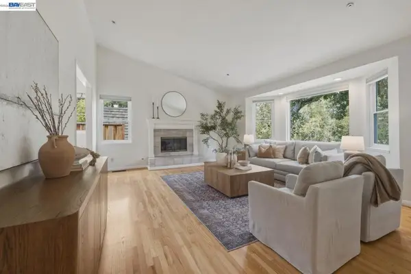 26 Oak Rd, Orinda, CA 94563