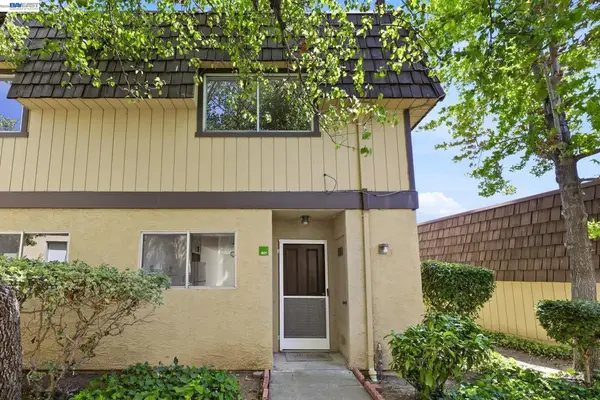 10401 Shaw St #401, Oakland, CA 94605