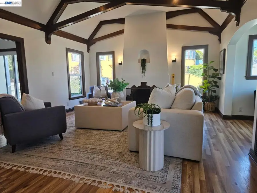 2569 Maxwell Ave, Oakland, CA 94601 - #2