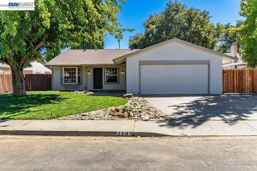 178 Richard Pl, Vacaville, CA 95687 - #2