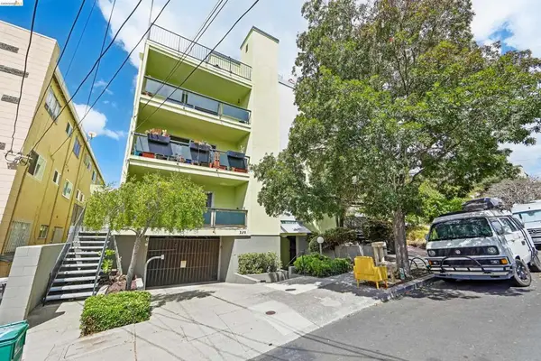 321 Warwick Ave #303, Oakland, CA 94610