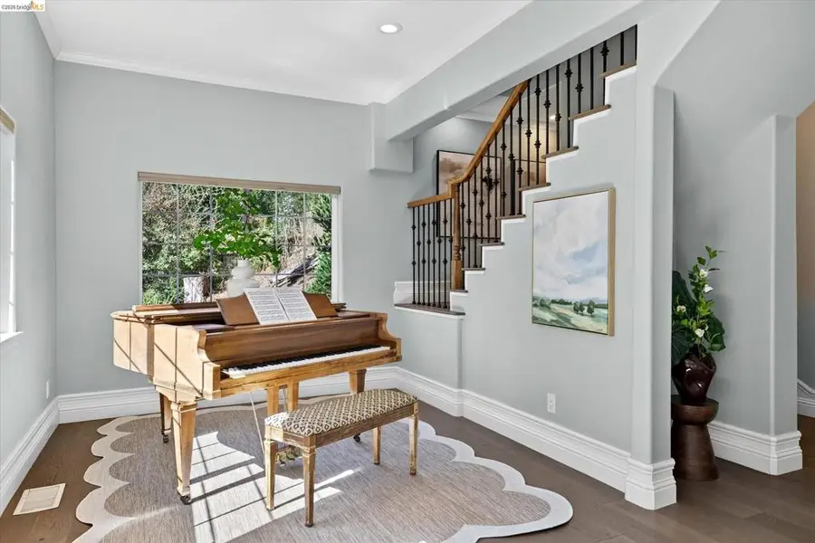 6700 Moore Dr, Oakland, CA 94611 - #2