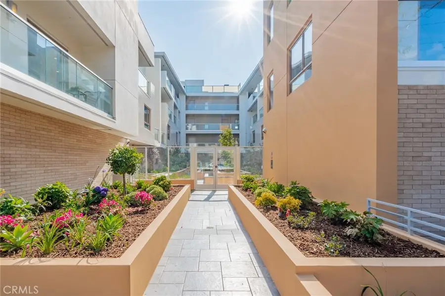 137 S Wilson Avenue #106, Pasadena, CA 91106 - Image #2