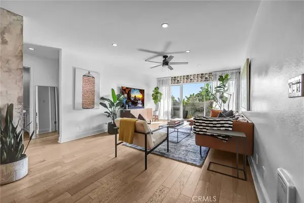 8400 De Longpre #212, West Hollywood, CA 90069