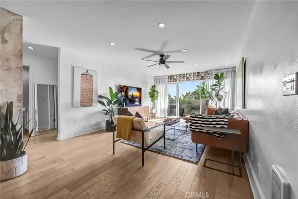 8400 De Longpre #212, West Hollywood, CA 90069
